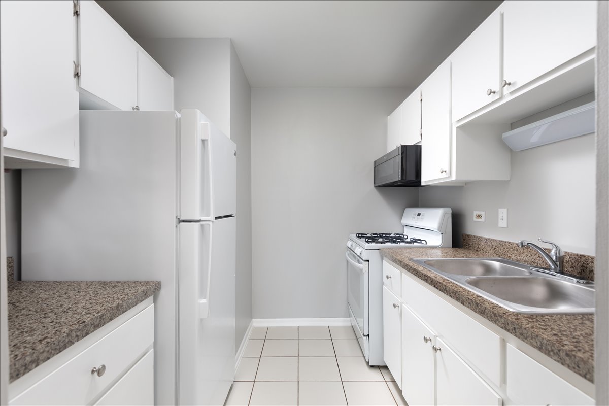 5740 East Avenue #2F, Countryside, IL