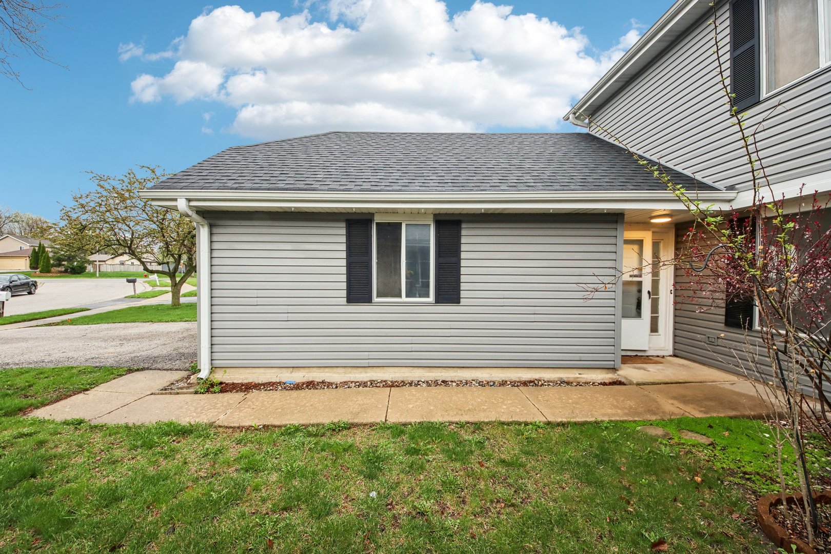 1154 Brunswick Lane, Aurora, IL