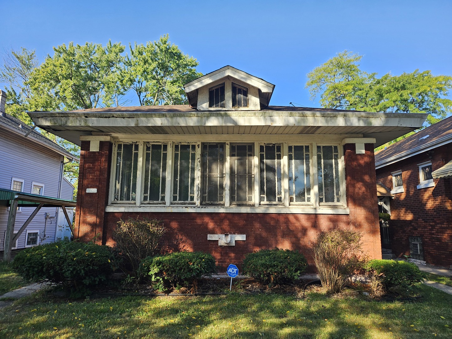 8028 S Bennett Avenue, Chicago, IL