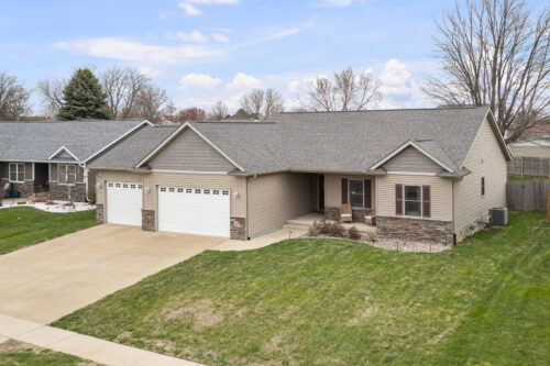 510 Pinehurst Drive, Eldridge, IA