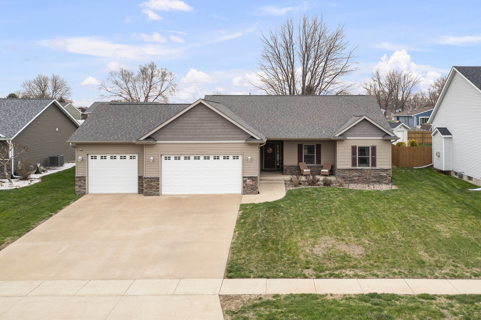 510 Pinehurst Drive, Eldridge, IA