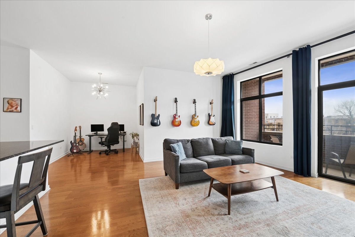 4420 N CLARK Street #302, Chicago, IL