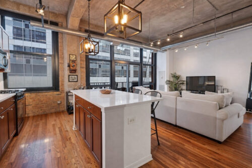 210 S Desplaines Street #404, Chicago, IL