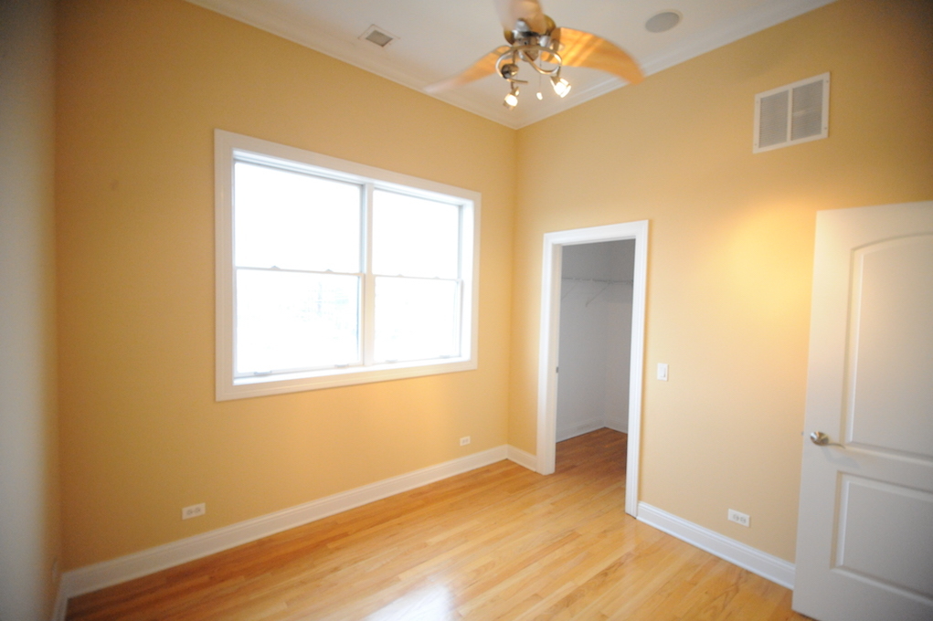 2903 W Irving Park Road, Chicago, IL