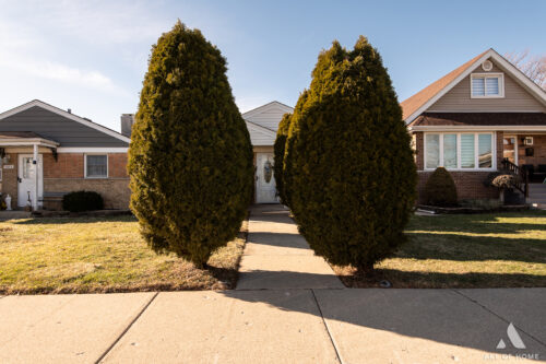 7828 Lotus Avenue, Burbank, IL