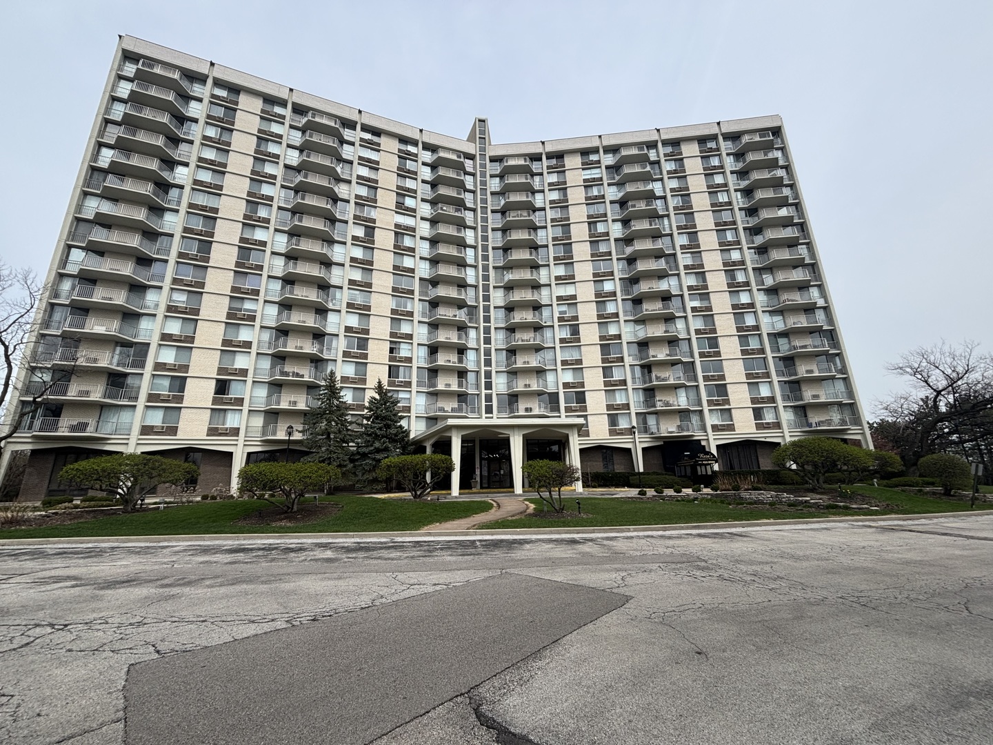 40 N Tower Road #10, Oak Brook, IL