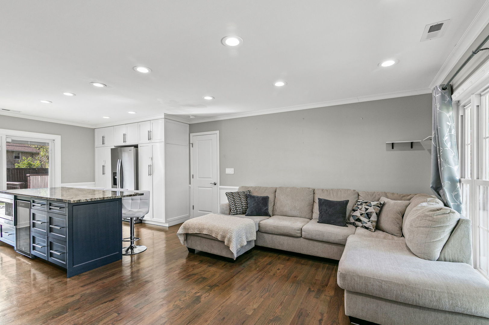 604 Newberry Drive, Streamwood, IL