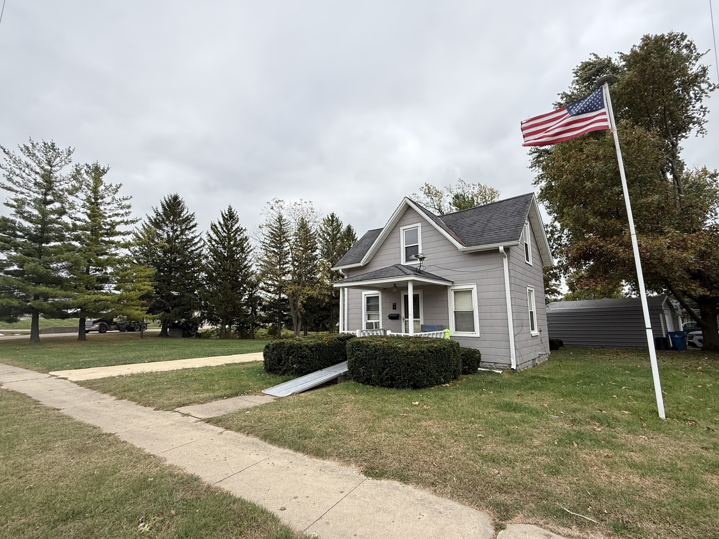 1 E Main Street, Amboy, IL
