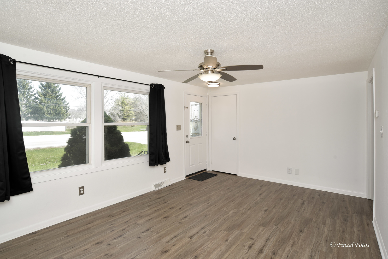 2411 W Lincoln Road, McHenry, IL