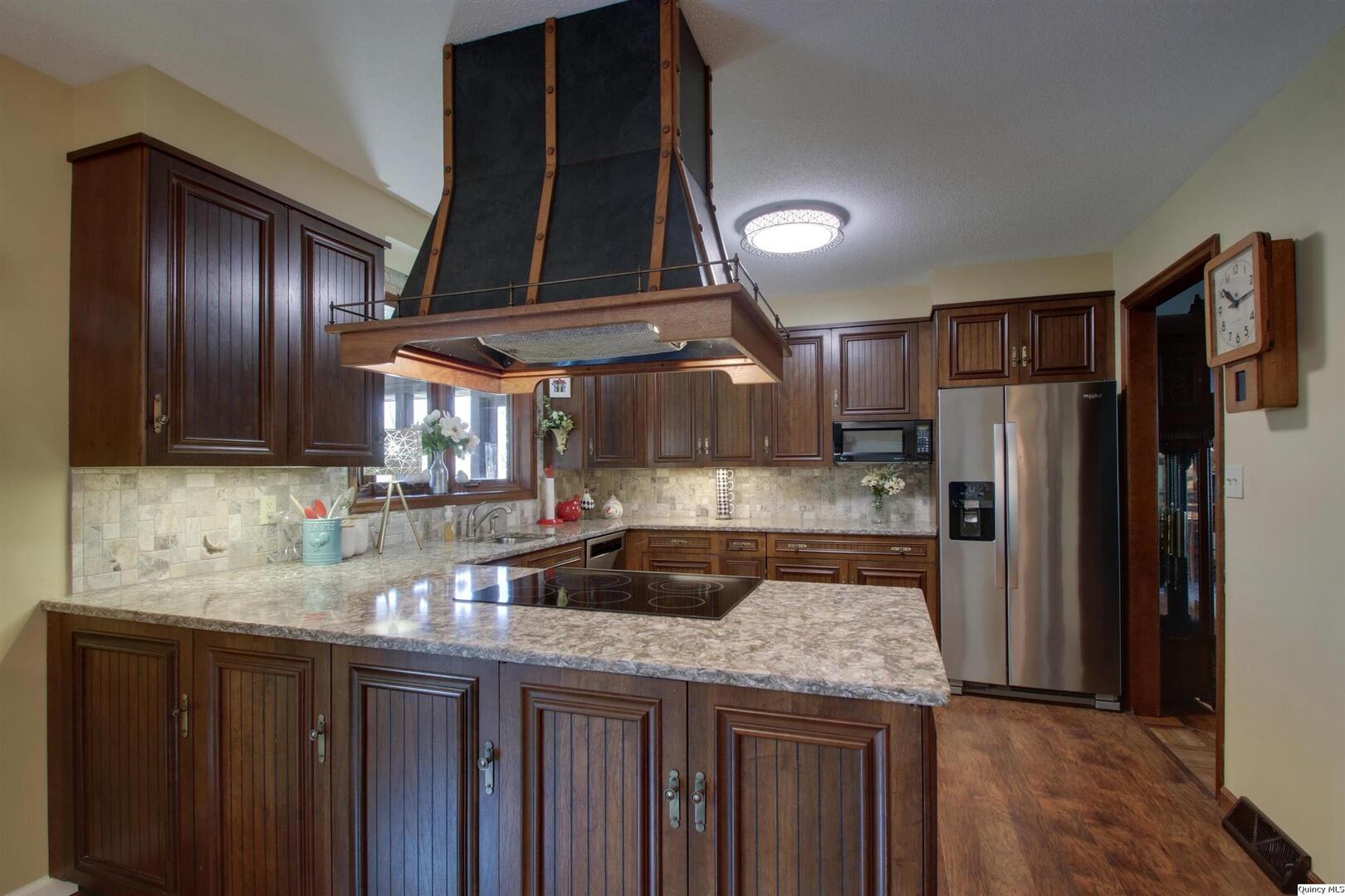 336 Spring Lake Drive, Quincy, IL