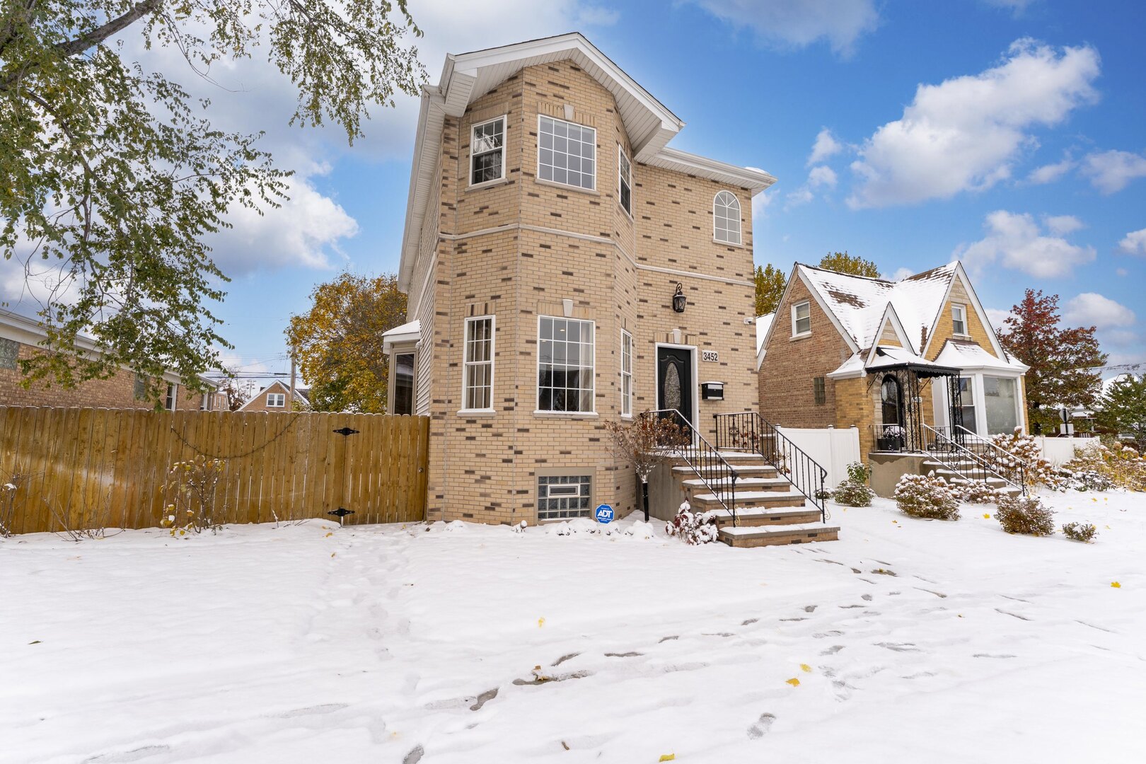 3452 N Newcastle Avenue, Chicago, IL