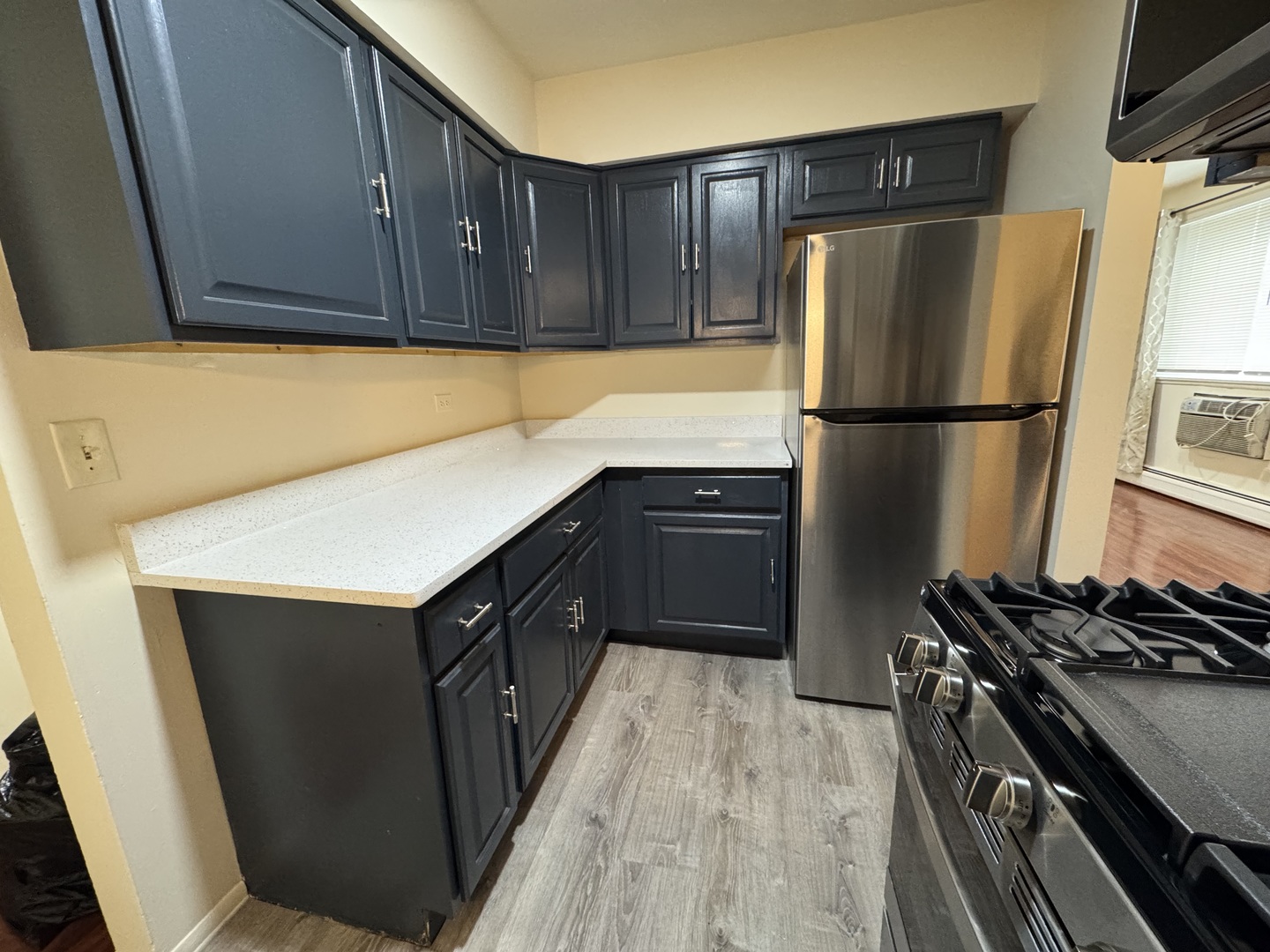 7320 N ROGERS Avenue #215, Chicago, IL