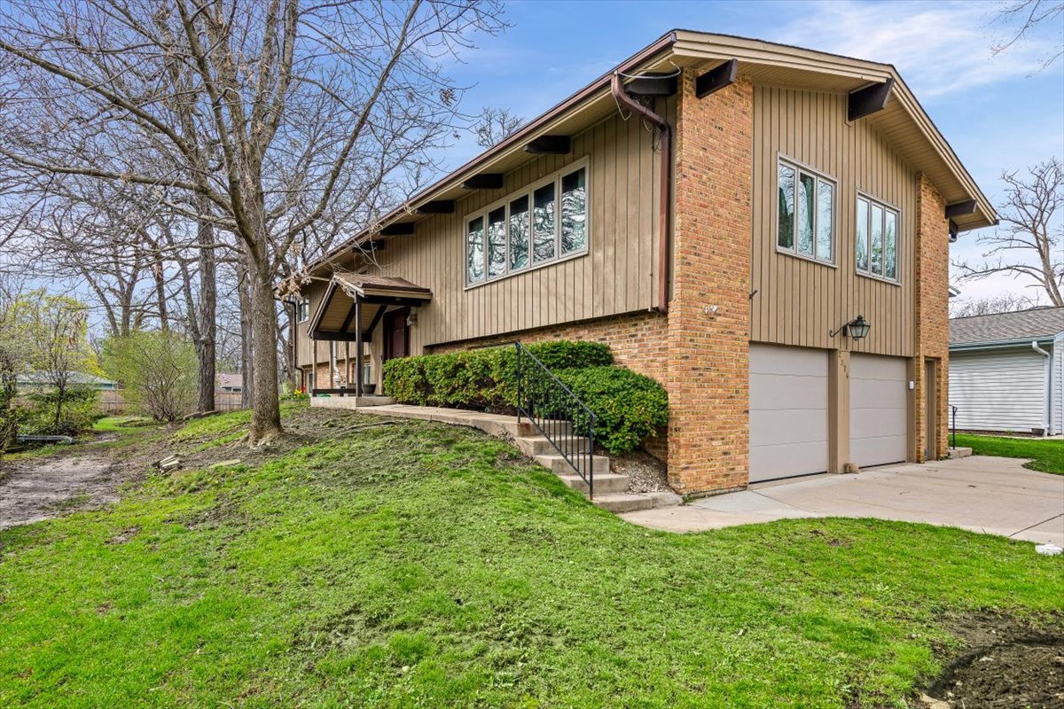 2374 N Westwood Lane, Palatine, IL