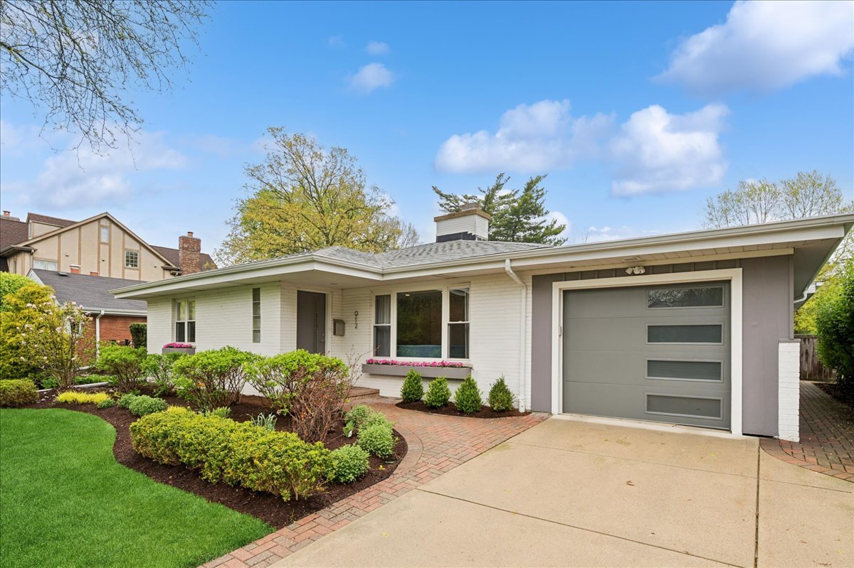 912 Hunter Road, Wilmette, IL