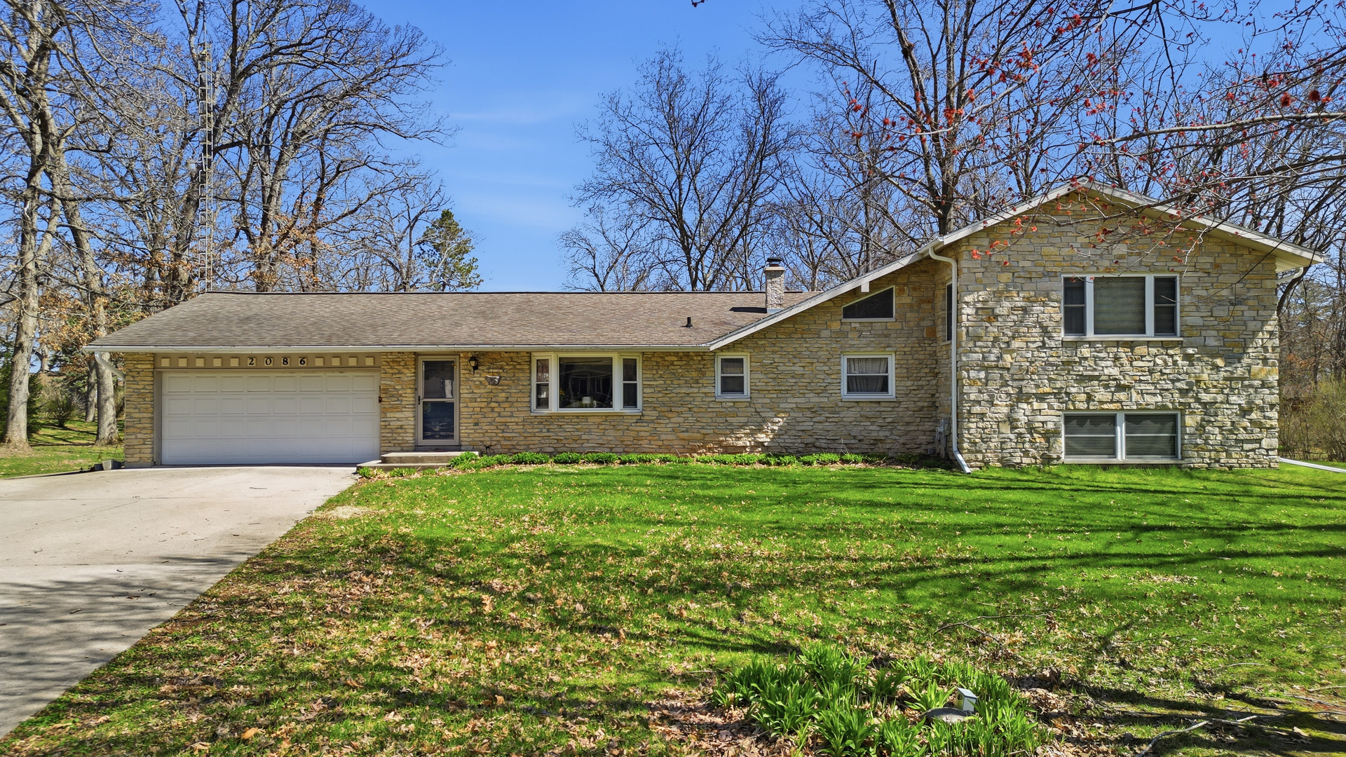 2086 Grand Detour Road, Dixon, IL