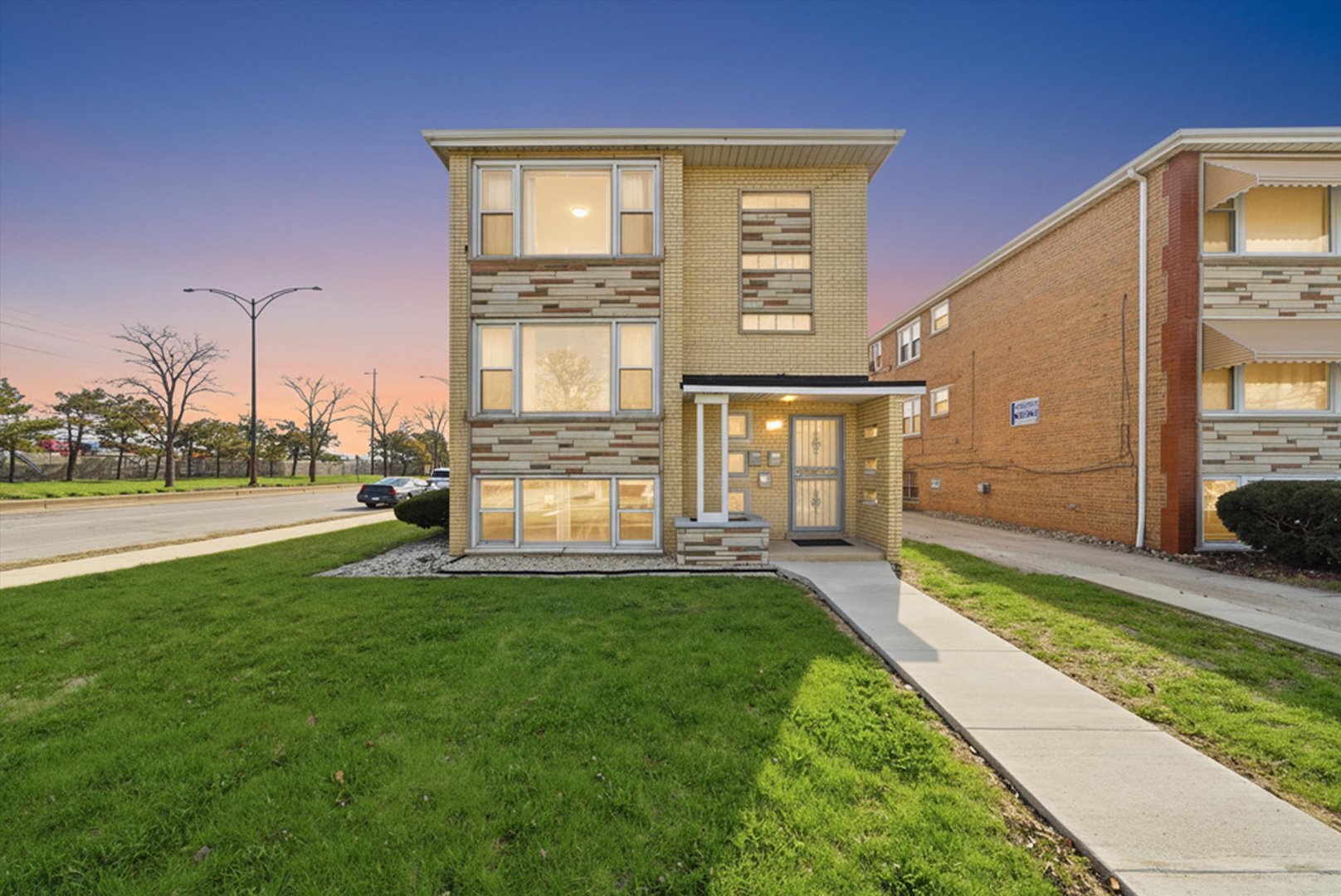 7901 S Whipple Street, Chicago, IL