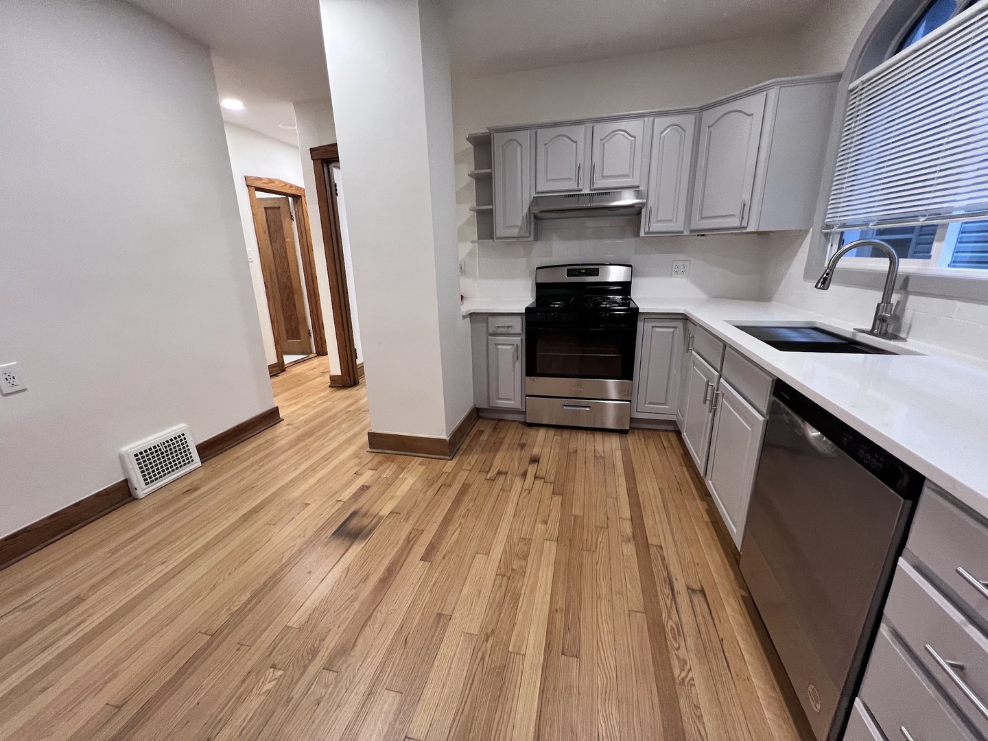 5833 W Peterson Avenue #1F, Chicago, IL