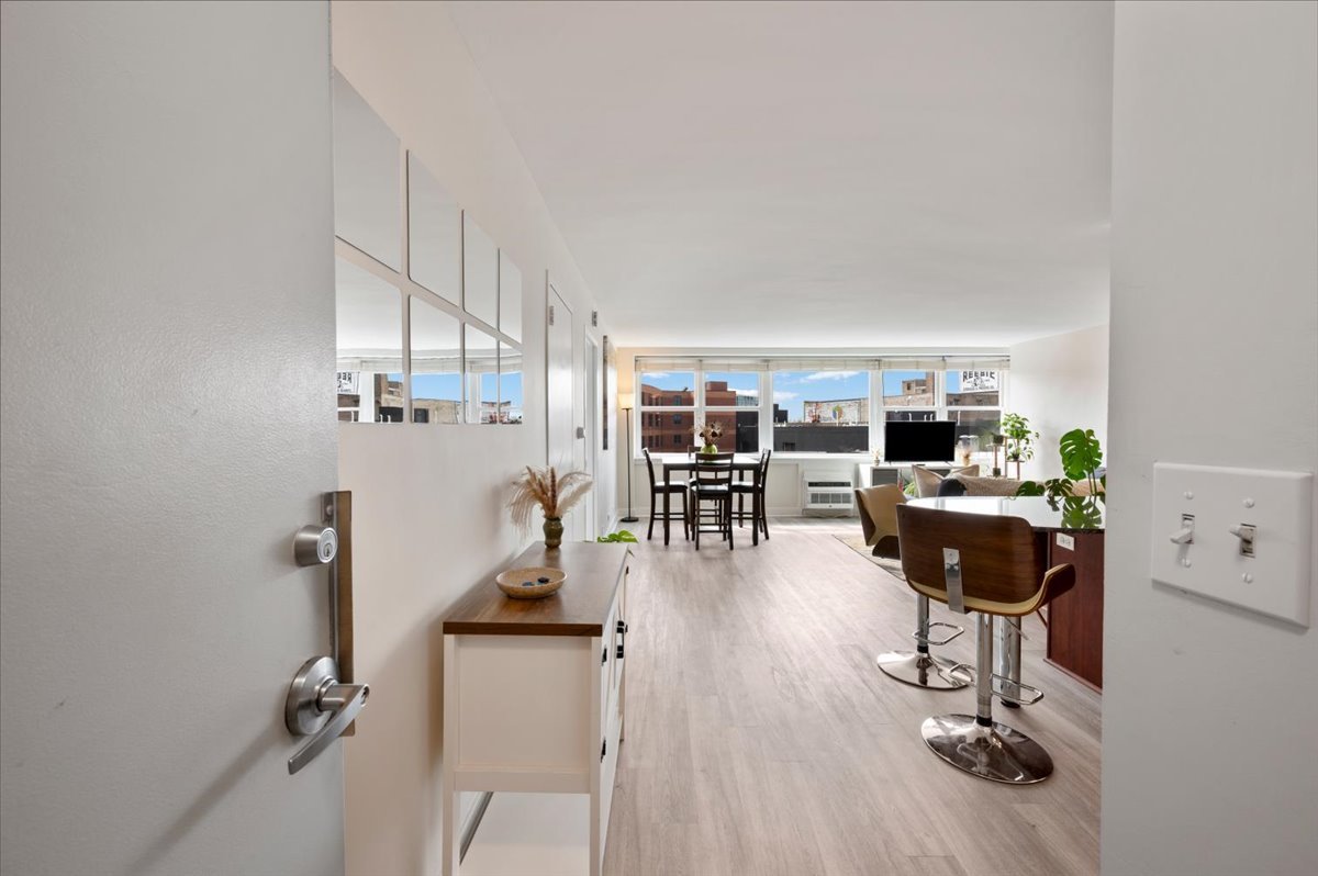 2300 N Commonwealth Avenue #7H, Chicago, IL