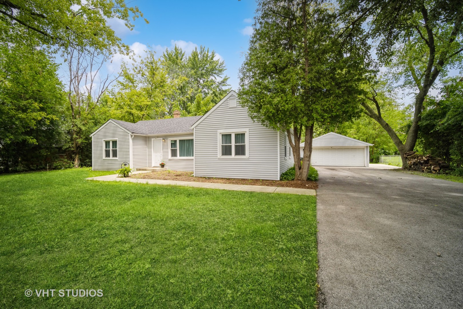 685 Anthony Trail, Northbrook, IL