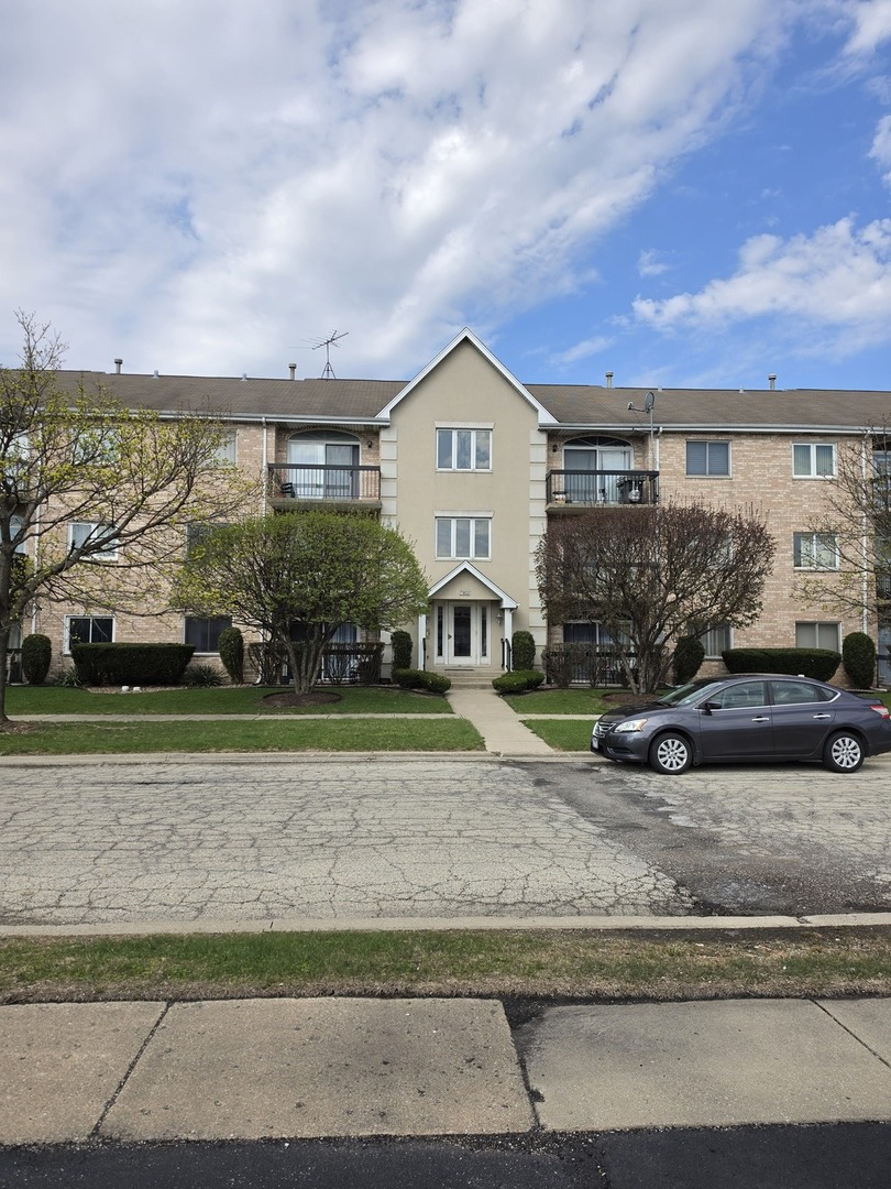 7902 NAGLE Avenue #2S, Burbank, IL