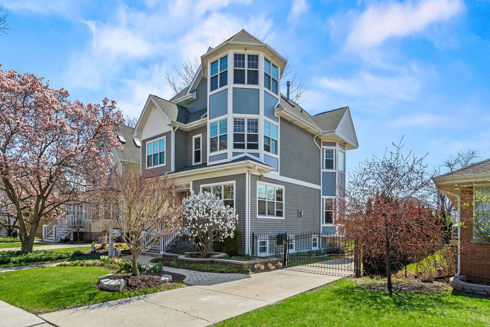 6883 W Hobart Avenue, Chicago, IL