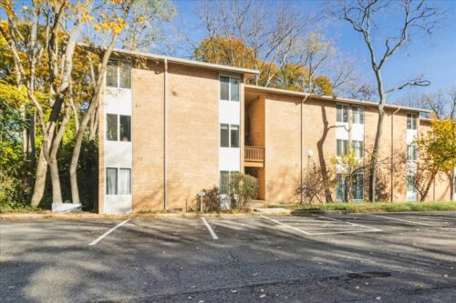 5817 Oakwood Drive #E, Lisle, IL