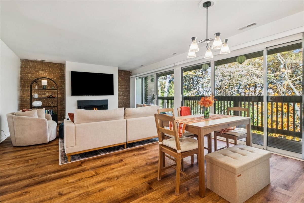 5817 Oakwood Drive #E, Lisle, IL