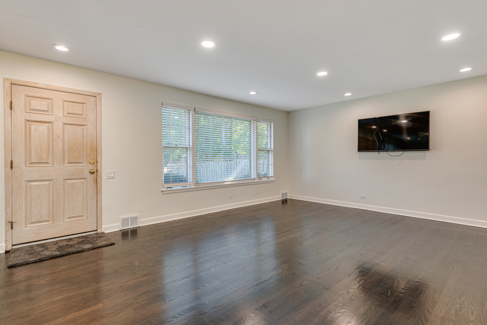 7330 N Kilbourn Avenue, Lincolnwood, IL