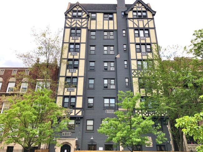 5718 N Winthrop Avenue #504, Chicago, IL