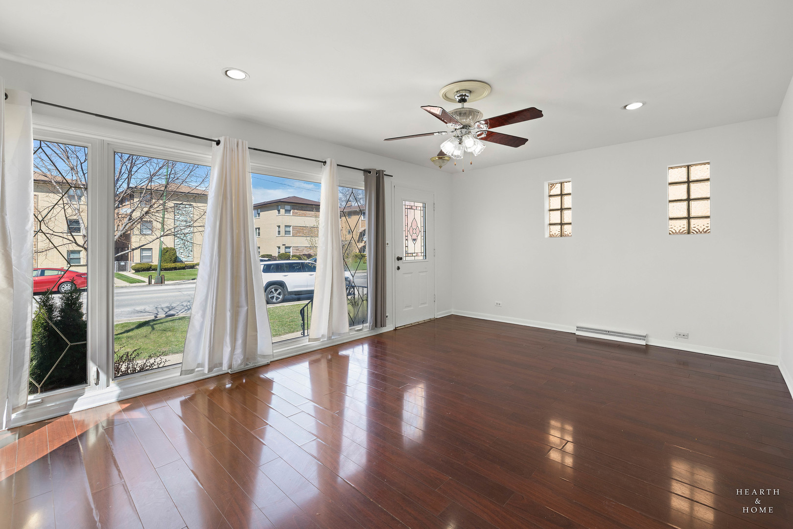 7615 W Addison Street, Chicago, IL