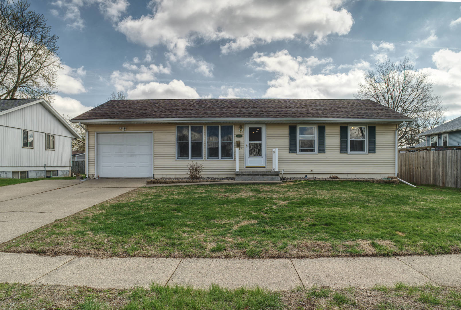 1709 Middle Road, Camanche, IA