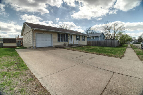 1709 Middle Road, Camanche, IA