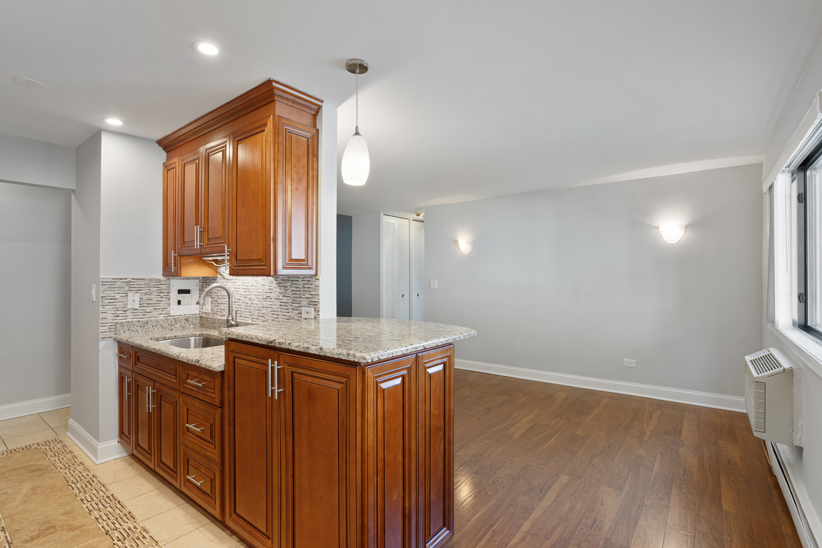 6201 N Kenmore Avenue #302, Chicago, IL