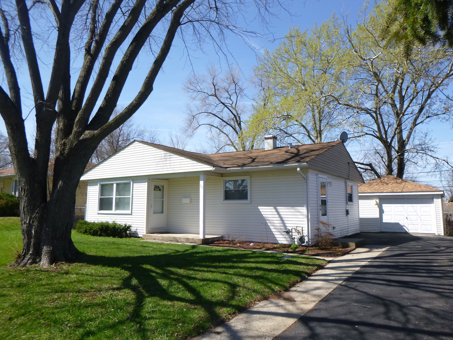 30 Aspen Lane, Carpentersville, IL
