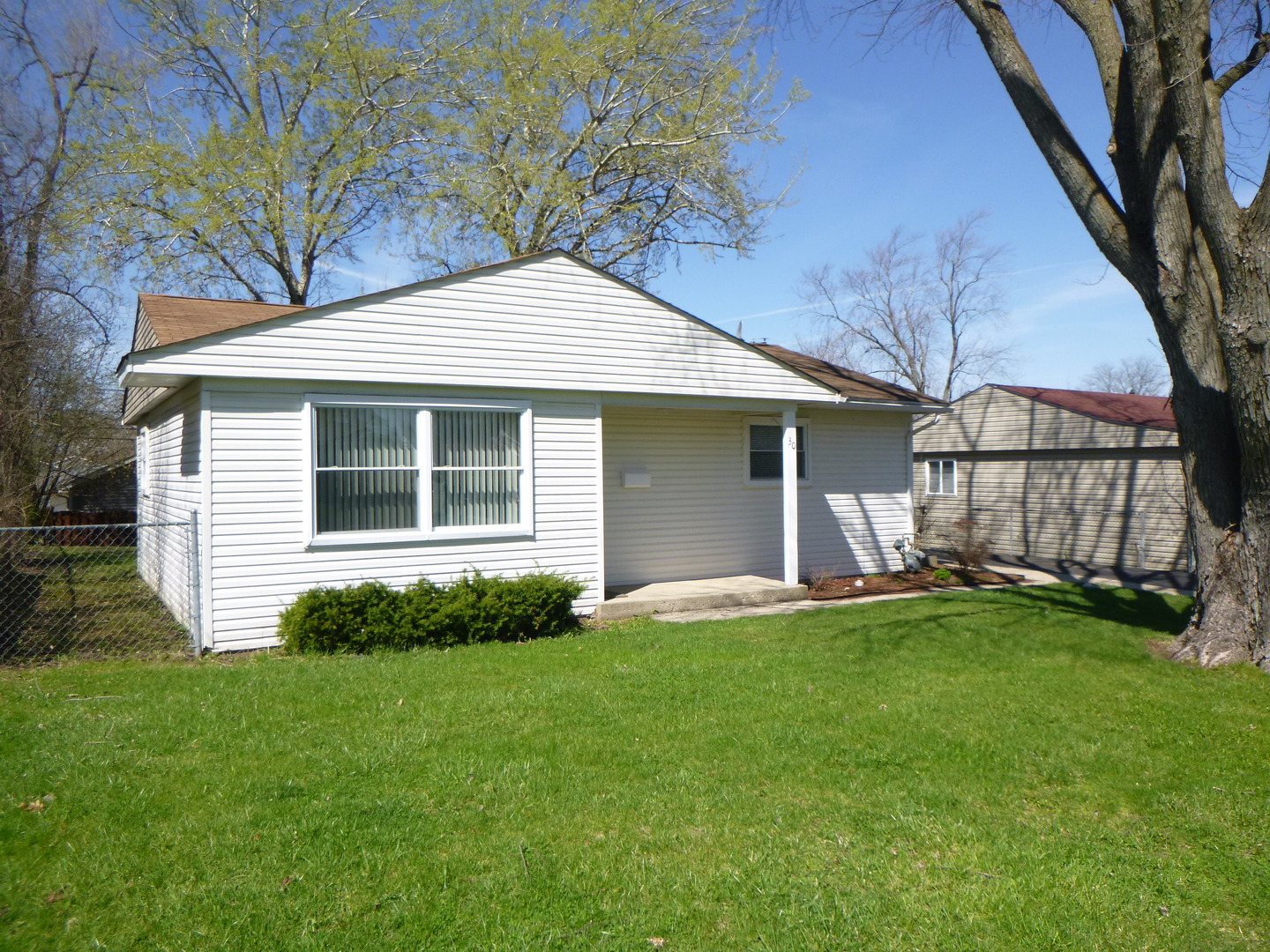 30 Aspen Lane, Carpentersville, IL