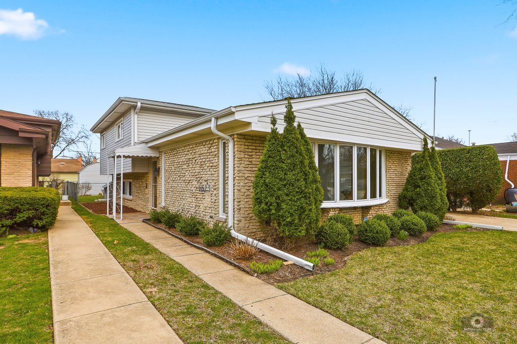 9437 Lockwood Avenue, Skokie, IL