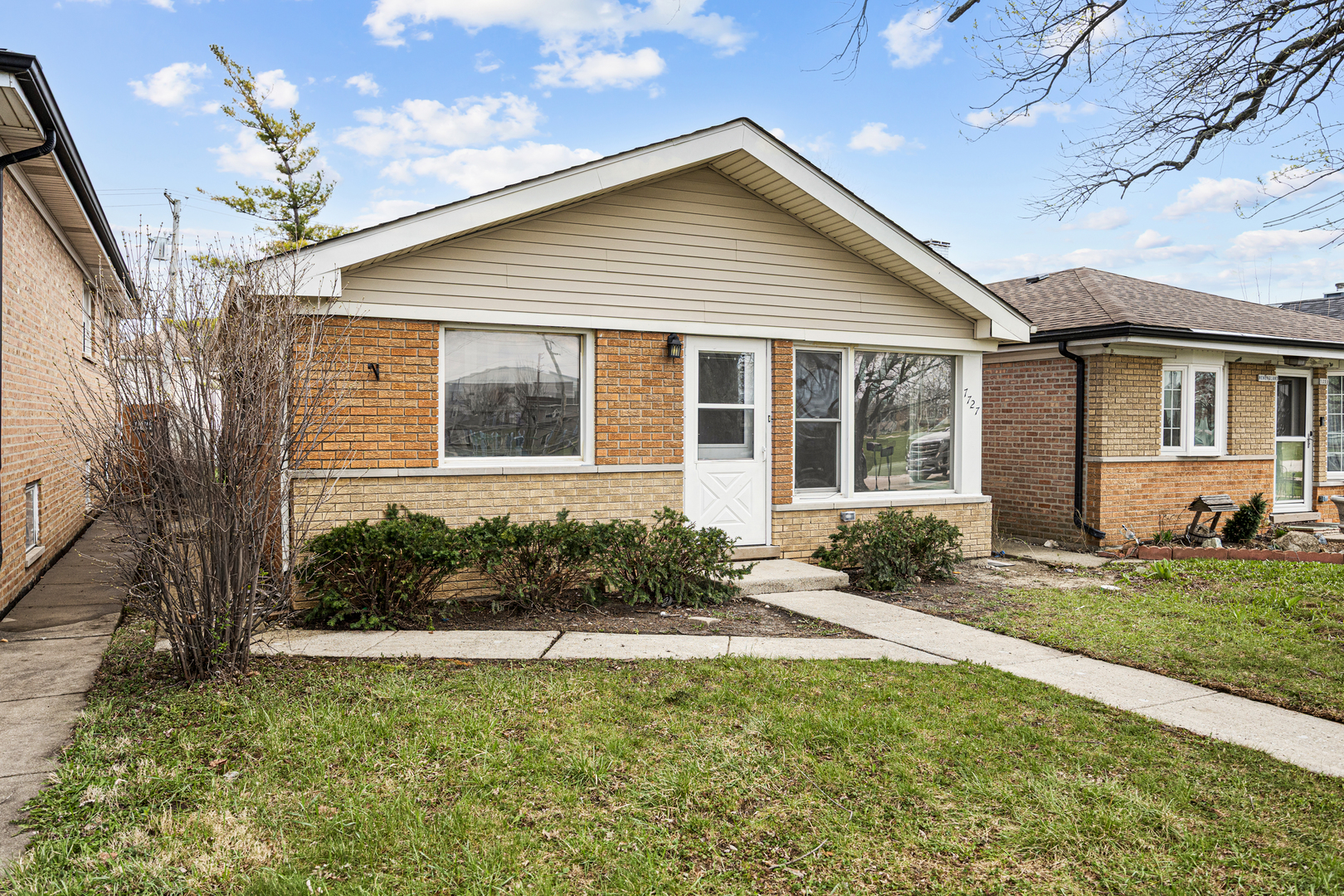 7727 New England Avenue, Burbank, IL