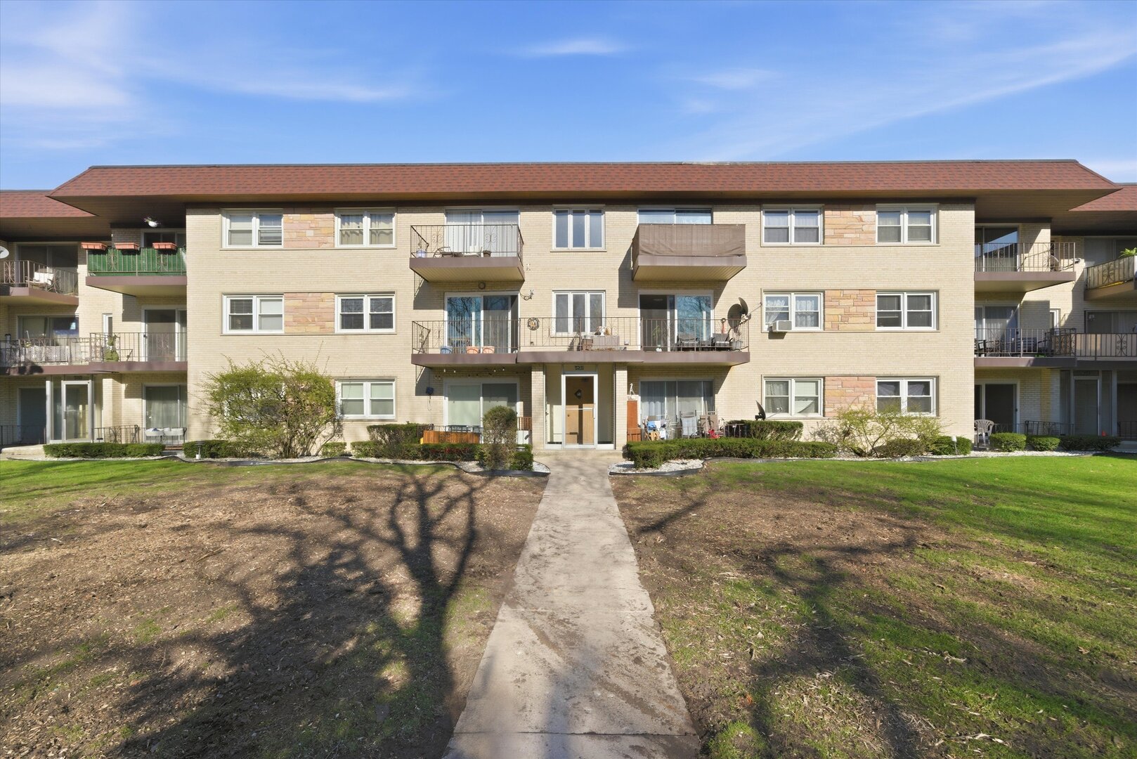 5211 N Potawatomie Avenue #206, Chicago, IL