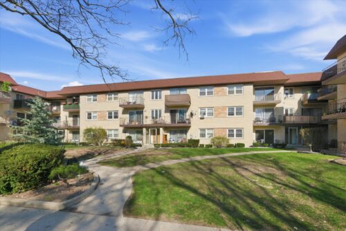 5211 N Potawatomie Avenue #206, Chicago, IL