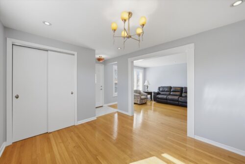 8215 Austin Avenue, Burbank, IL