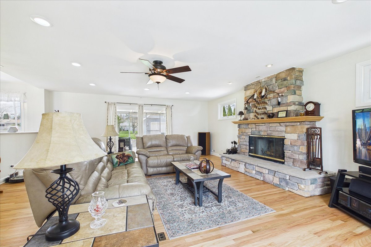 2N548 Pleasant Avenue, Glen Ellyn, IL