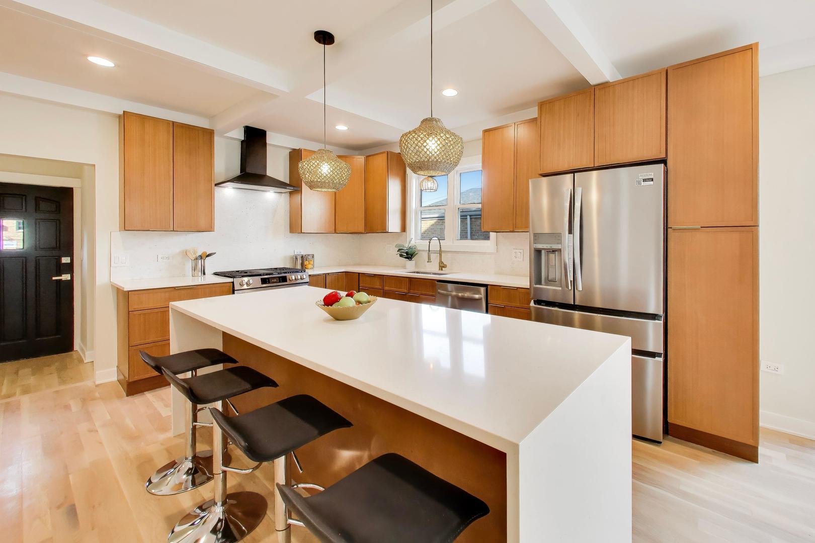 6730 W Dakin Street, Chicago, IL