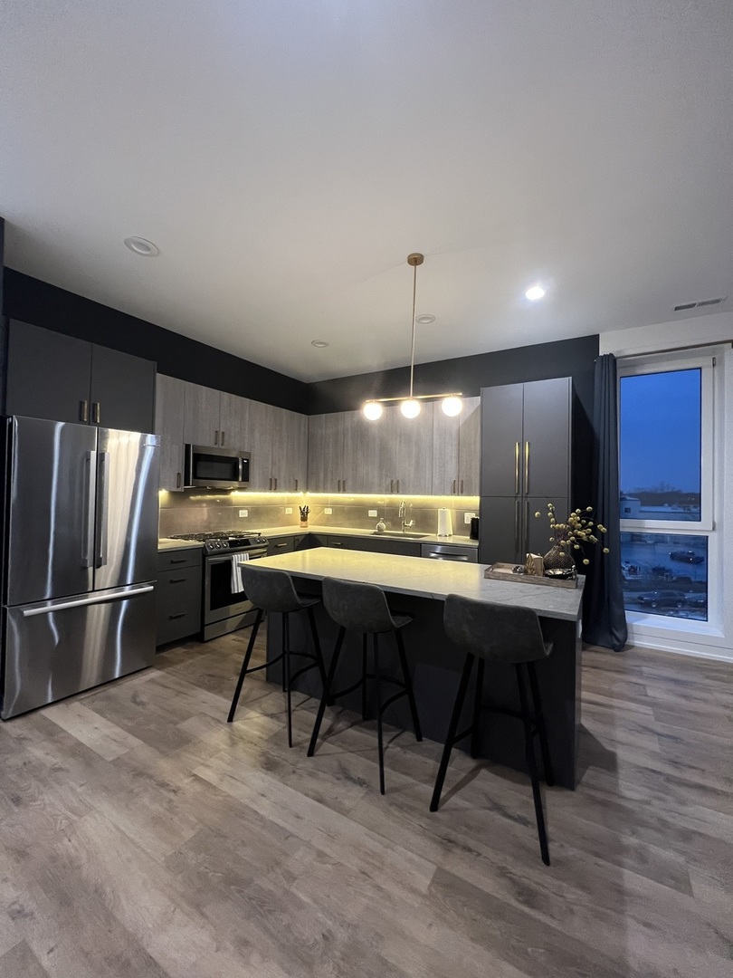 815 N Richmond Street #303, Chicago, IL