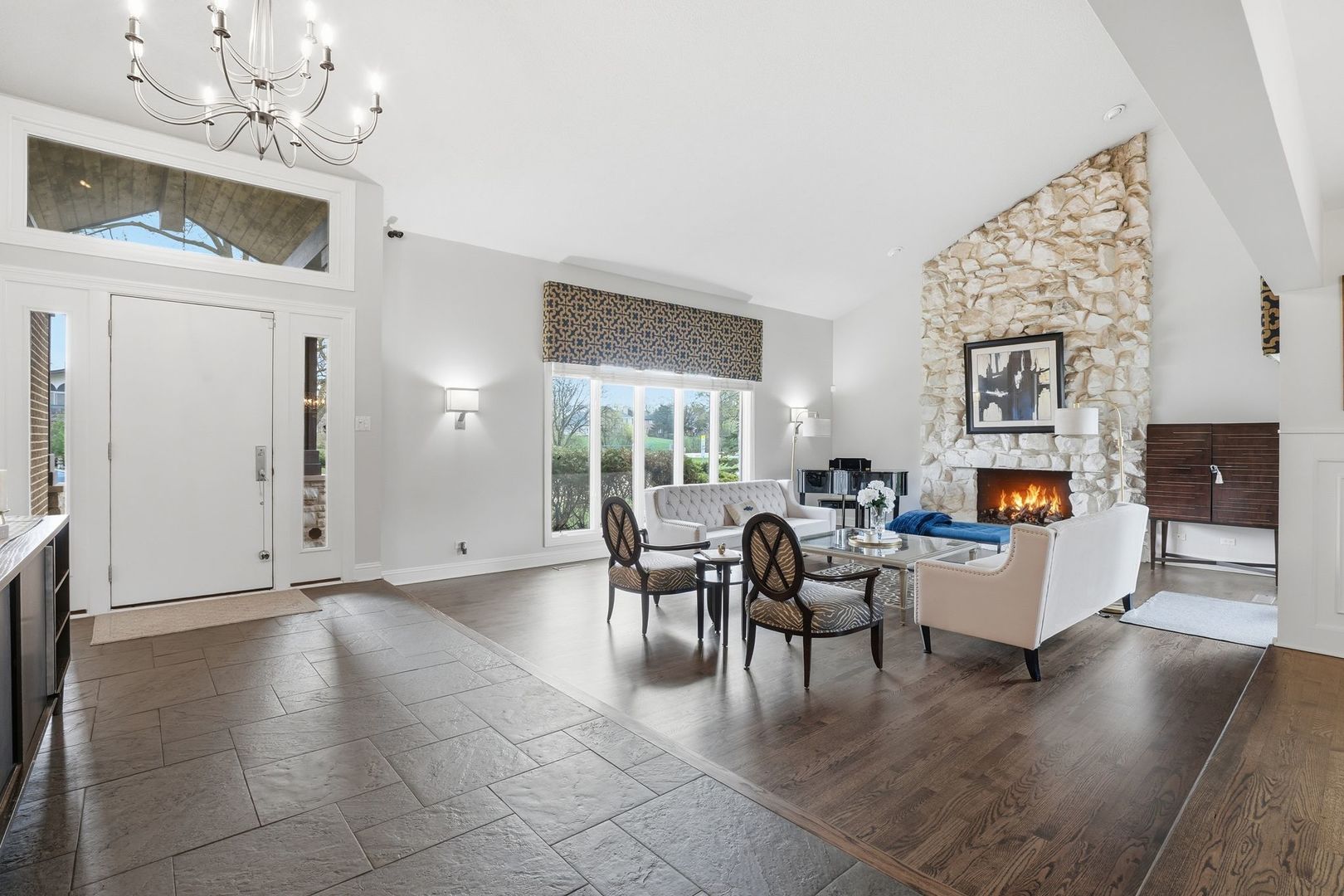 75 REGENT Drive, Oak Brook, IL