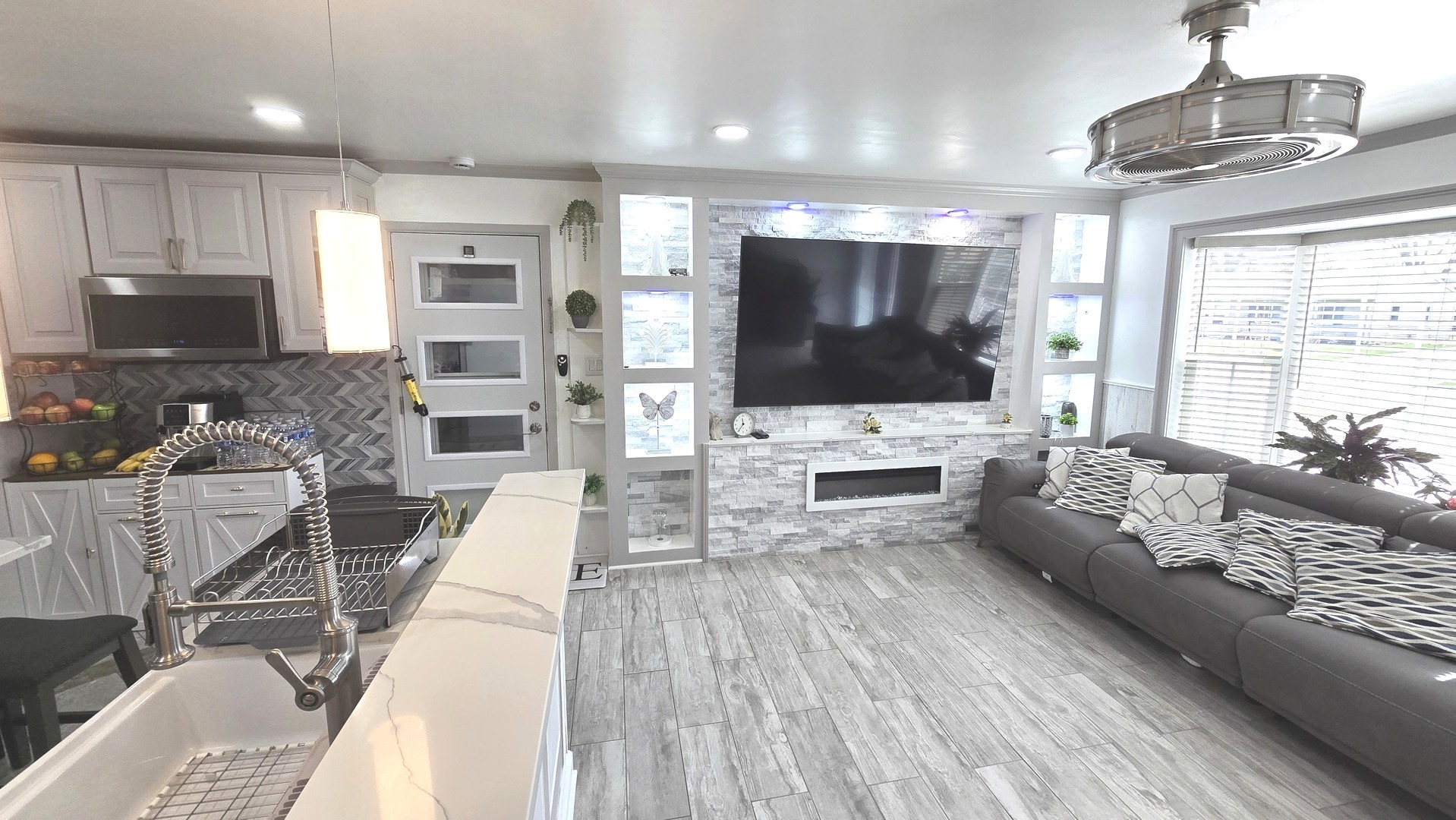 714 Russet Lane, Streamwood, IL