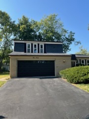 160 Camelot Way, Bolingbrook, IL