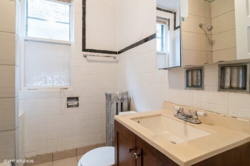 1257 W Newport Avenue #2F, Chicago, IL