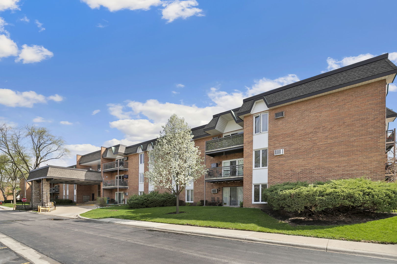4250 Saratoga Avenue #L214, Downers Grove, IL