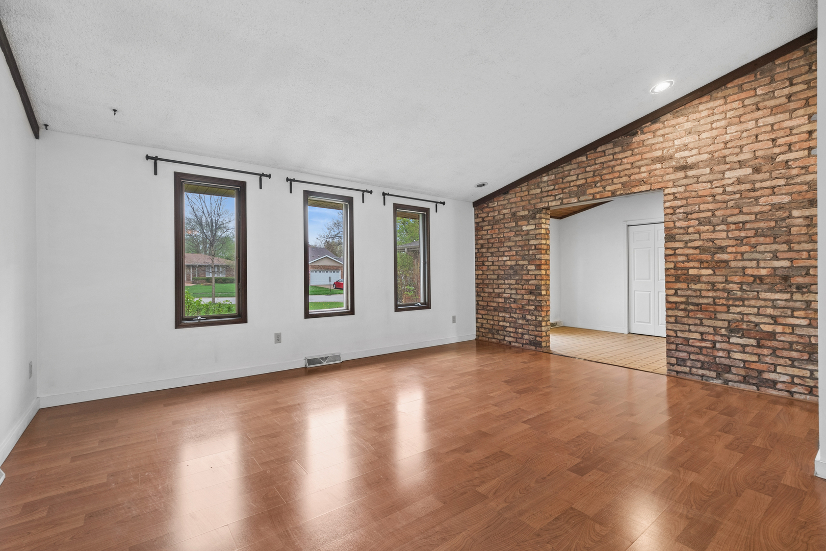 1005 Madiera Drive, Shorewood, IL