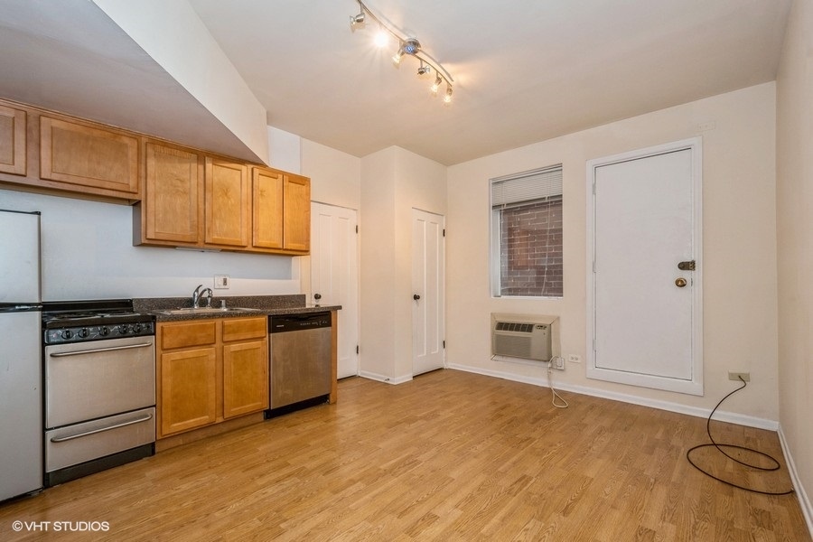 1504 N Dearborn Parkway #102, Chicago, IL